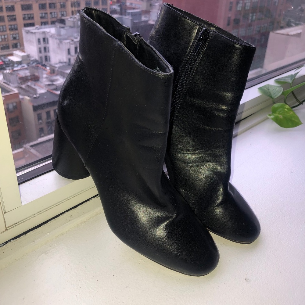 Forever 21 Boots Size 6